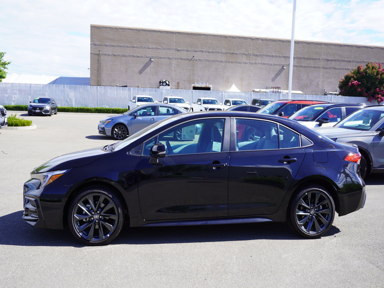 Used 2025 Toyota Corolla SE FWD image 6