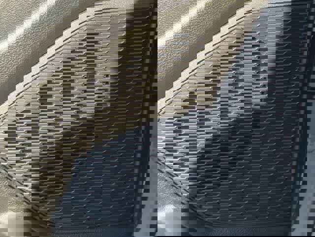 Used 2025 Jeep Grand Cherokee Laredo image 29