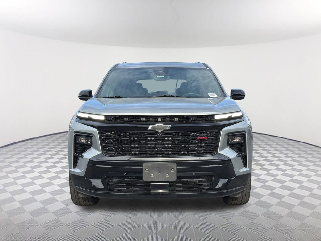 Used 2025 Chevrolet Traverse RS FWD image 2