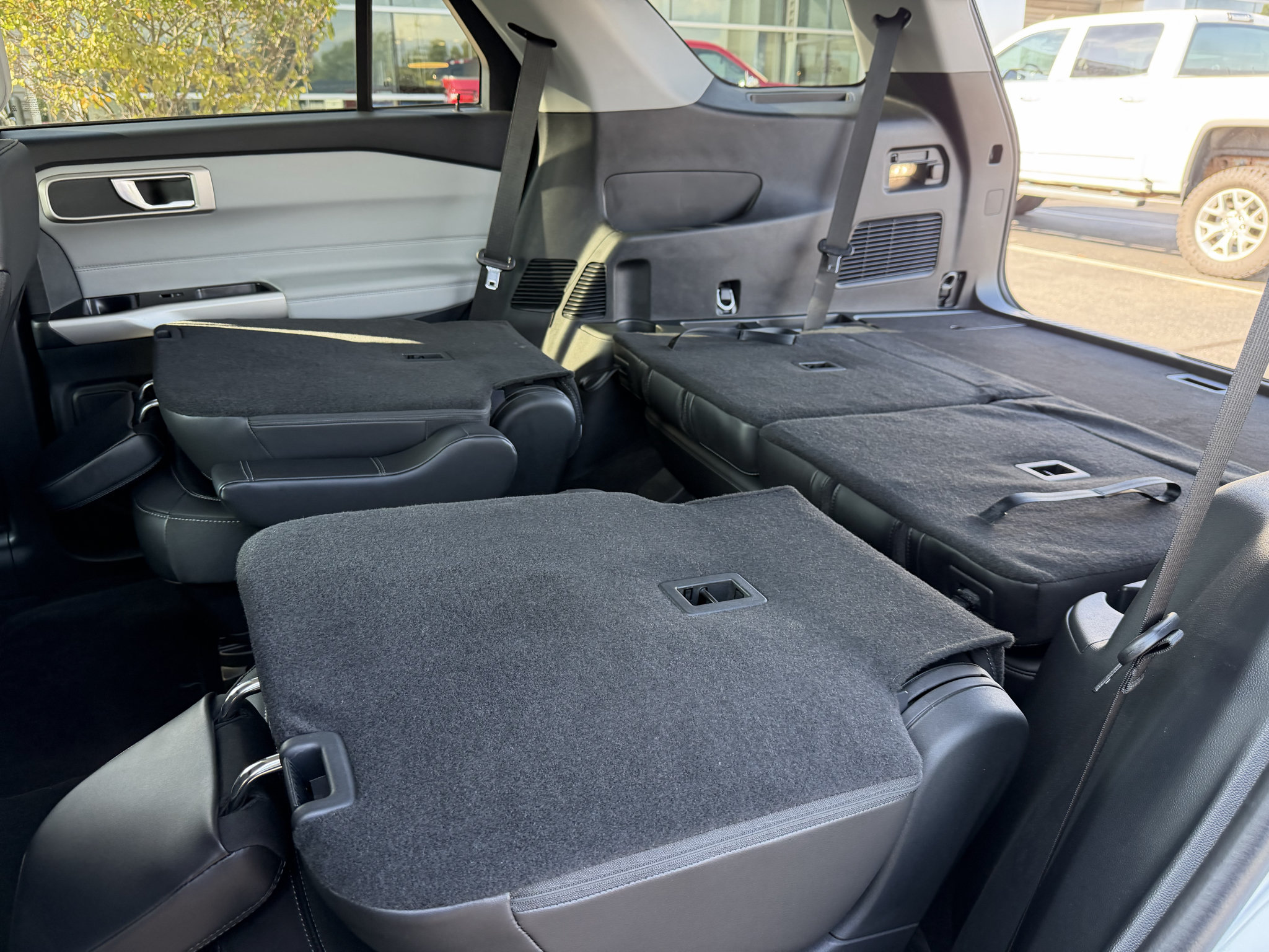 Used 2024 Ford Explorer XLT w/ Equipment Group 202A AWD/4WD image 25
