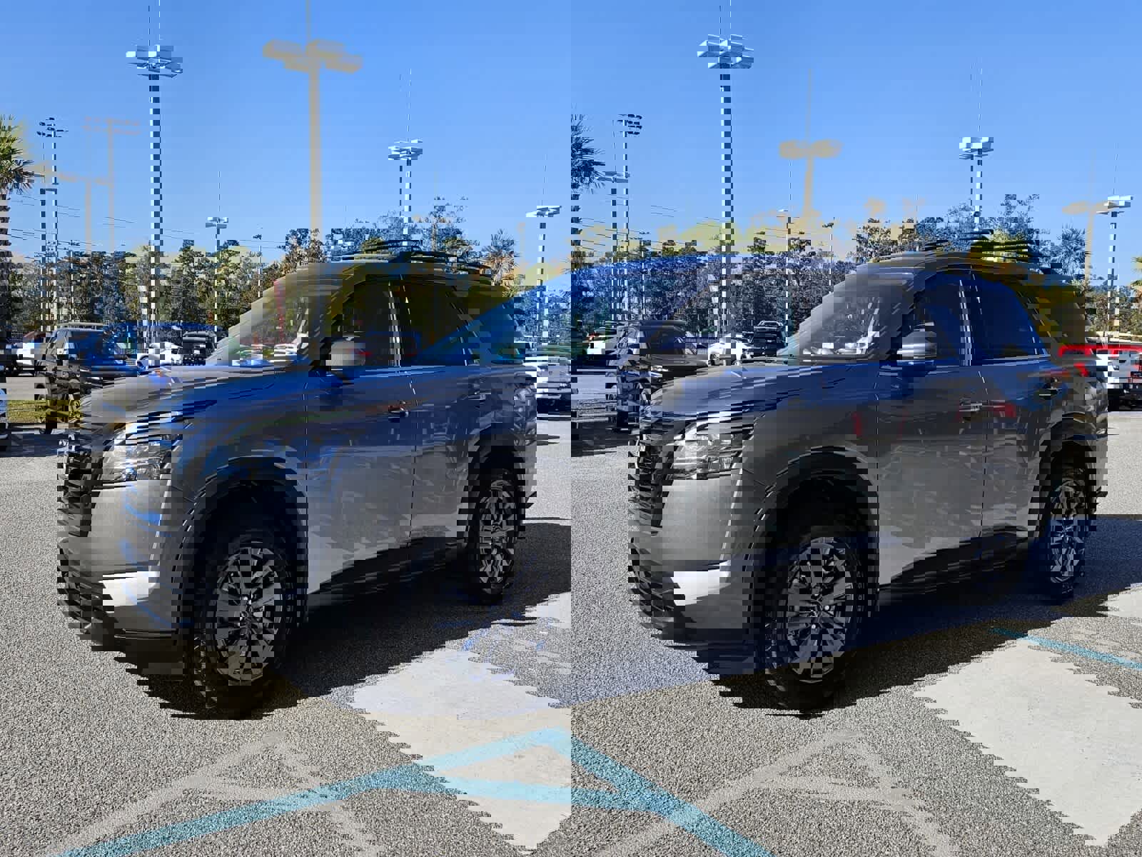 Used 2022 Nissan Pathfinder SV w/ SV Black Package image 2