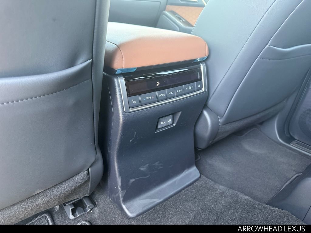 Used 2026 Lexus GX 550 w/ Accessory Package (31) AWD/4WD image 30