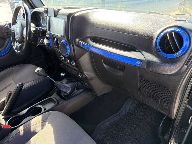 Used 2015 Jeep Wrangler Unlimited Rubicon w/ Dual Top Group AWD/4WD image 11