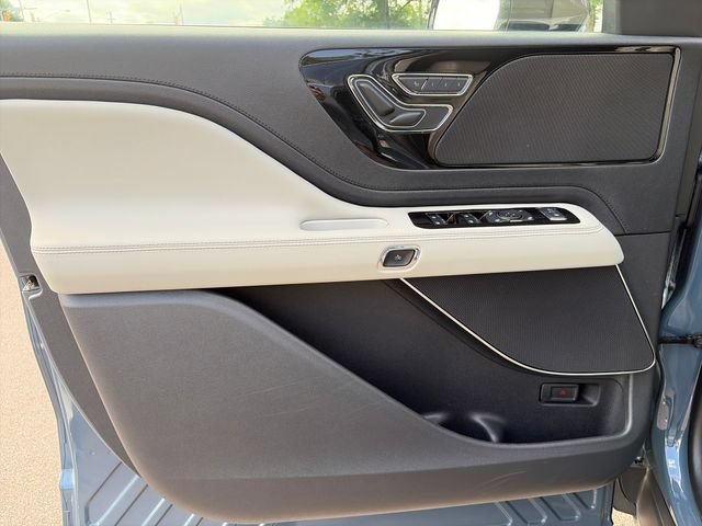 Used 2026 Lincoln Aviator AWD image 26