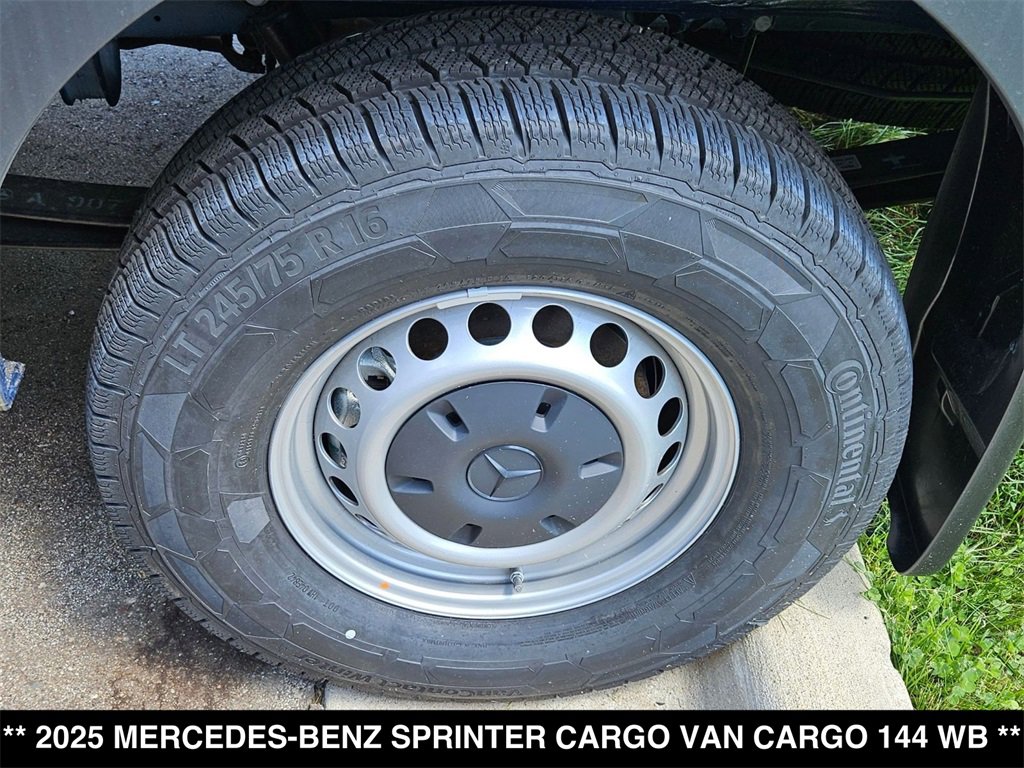 Used 2025 Mercedes-Benz Sprinter 2500 image 9