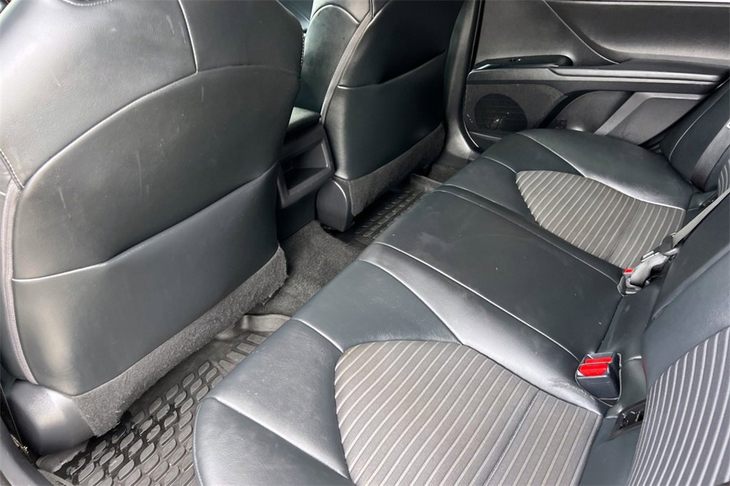 Used 2020 Toyota Camry SE image 14