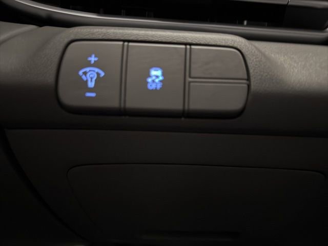 Used 2025 Hyundai Elantra Sport image 30