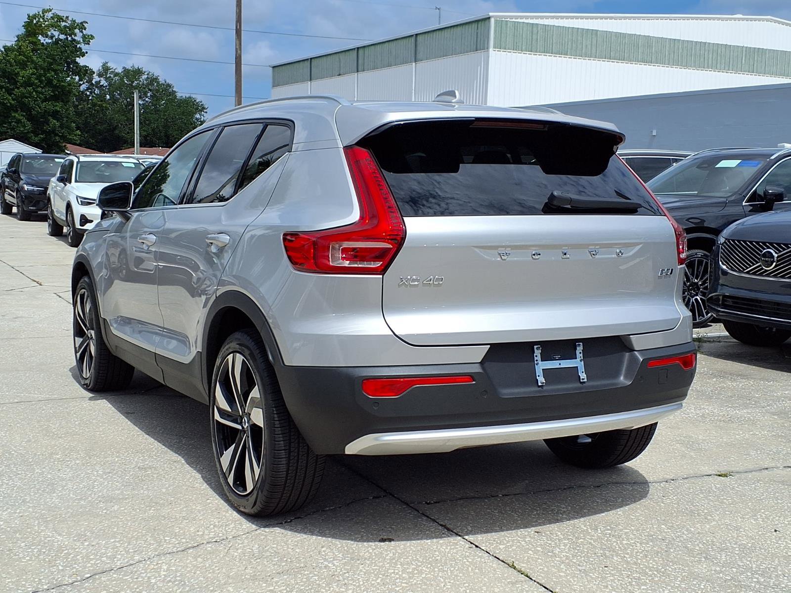 Certified 2023 Volvo XC40 B5 Plus w/ Protection Package Premier AWD/4WD image 5