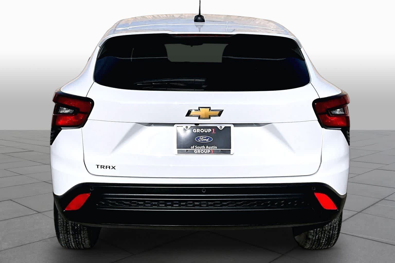 Used 2024 Chevrolet Trax LS w/ LS Convenience Package FWD image 8