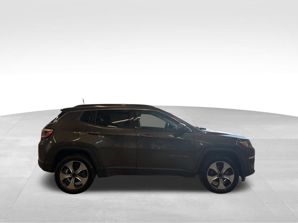 Used 2017 Jeep Compass Latitude w/ Popular Equipment Group AWD/4WD image 28