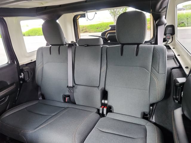 Used 2025 Jeep Wrangler Unlimited Sahara AWD/4WD image 28