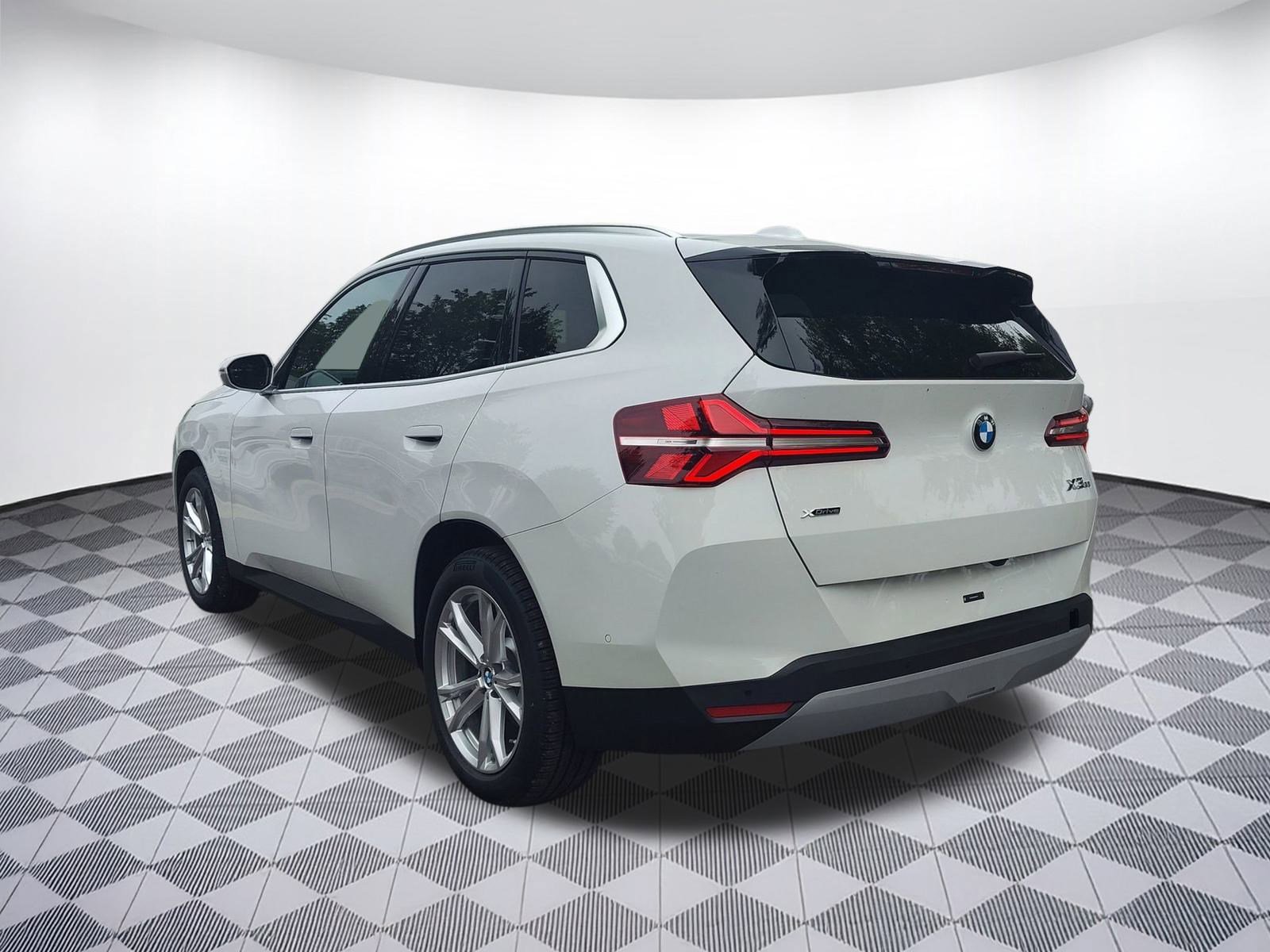 Used 2025 BMW X3 xDrive30i w/ Convenience Package image 3