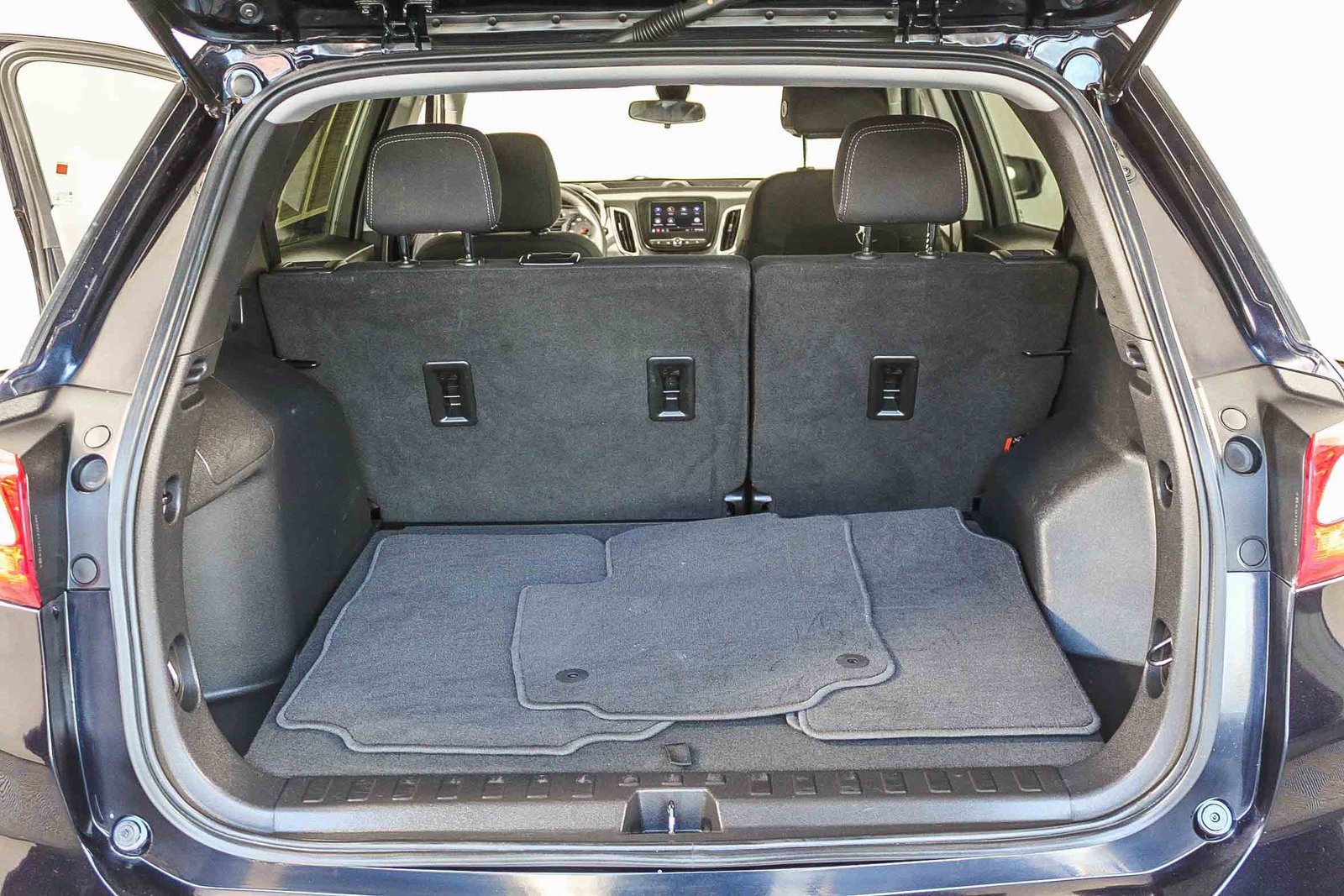 Used 2021 Chevrolet Equinox LS image 25