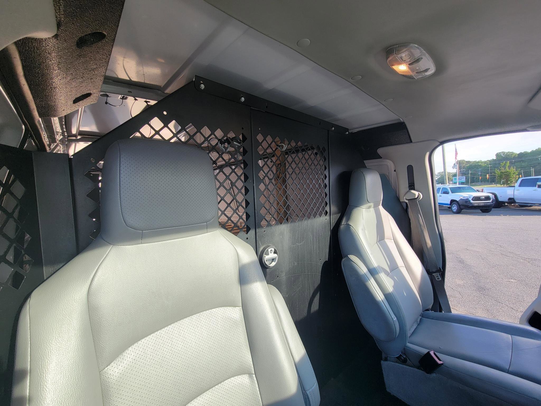 Used 2014 Ford E-150 and Econoline 150 RWD image 41