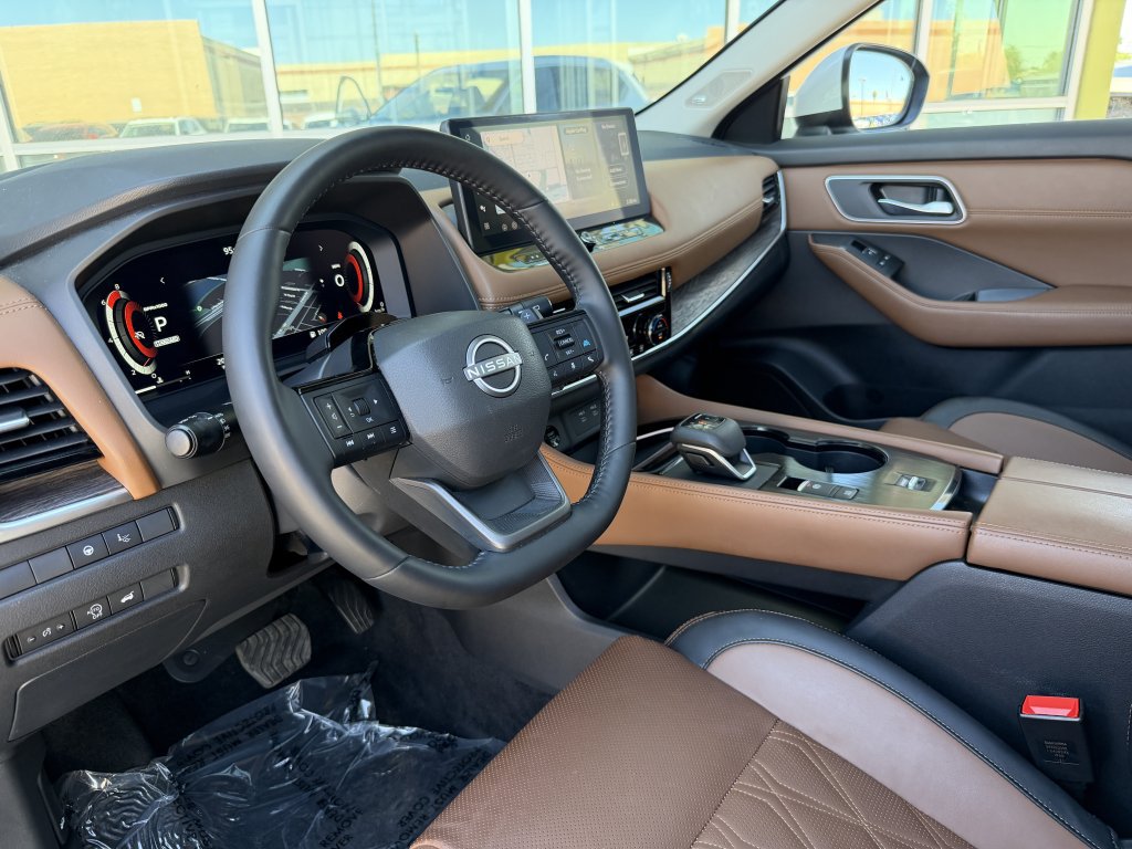 Used 2025 Nissan Rogue Platinum w/ Tech Package FWD image 31
