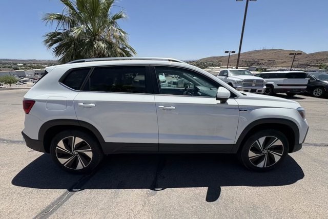 Used 2024 Volkswagen Taos SE AWD/4WD image 6