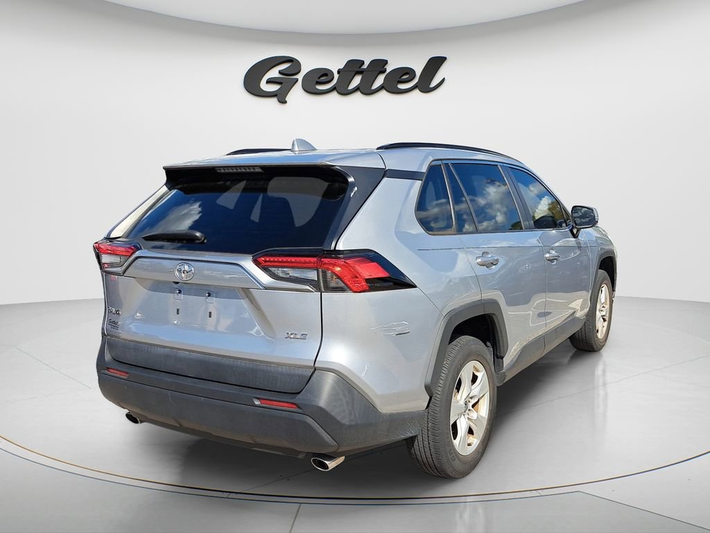 Used 2021 Toyota RAV4 XLE image 3