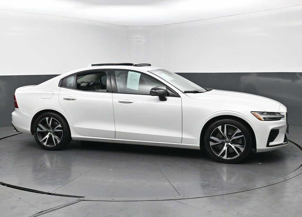 Used 2022 Volvo S60 T8 Inscription image 6