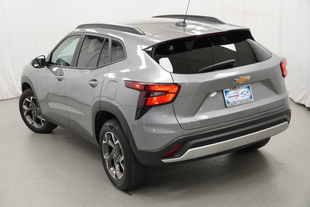 Used 2024 Chevrolet Trax LT w/ Driver Confidence Package FWD image 37