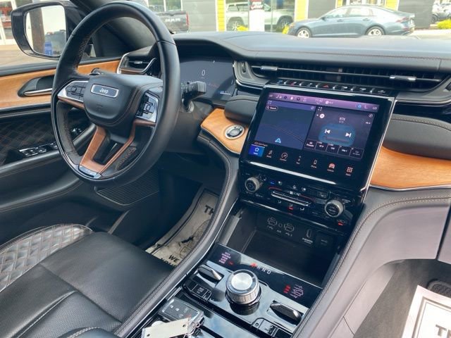 Used 2023 Jeep Grand Cherokee Summit image 31