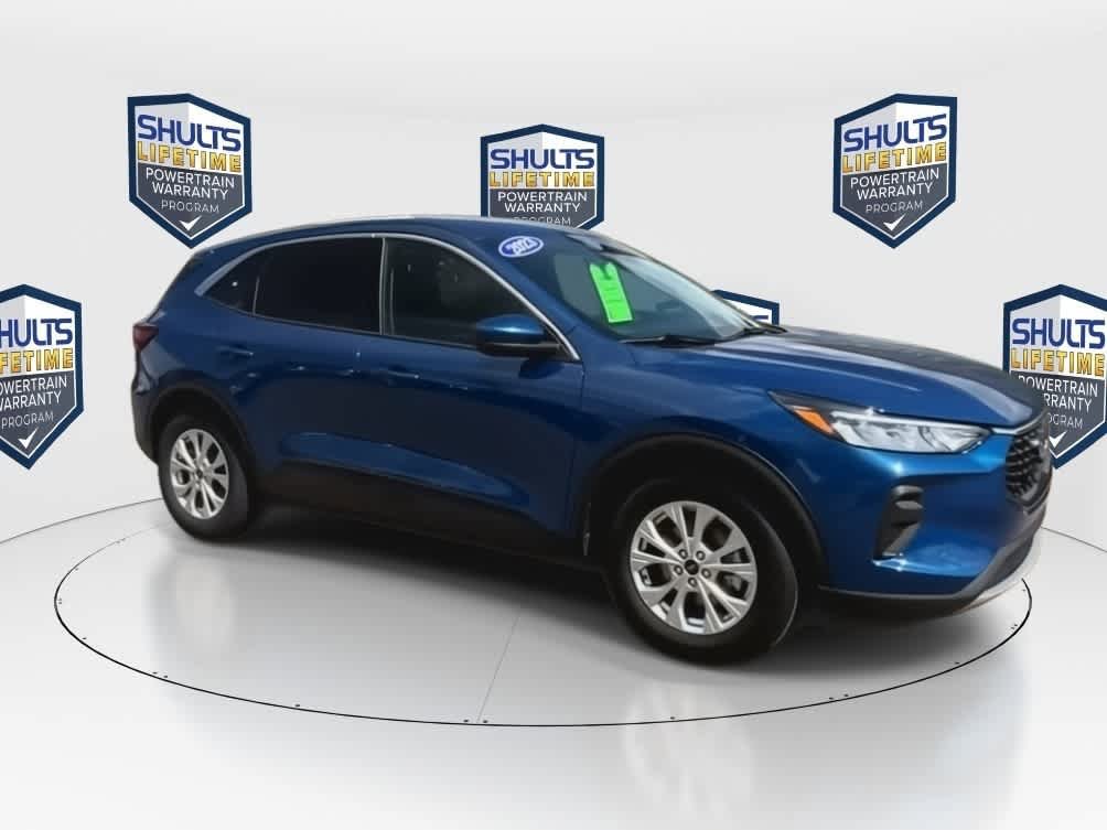 Used 2023 Ford Escape Active w/ Tech Pack #2 AWD/4WD image 2