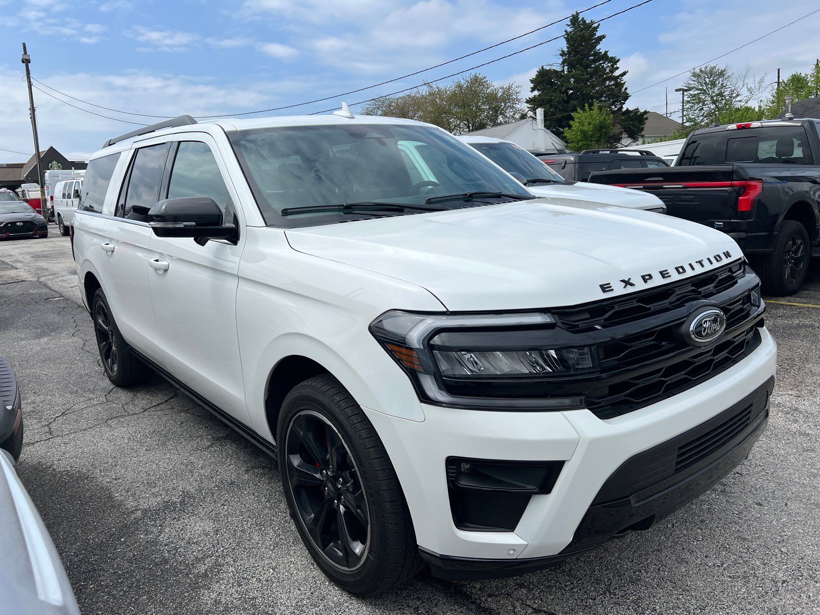 Used 2023 Ford Expedition Max Limited AWD/4WD image 3