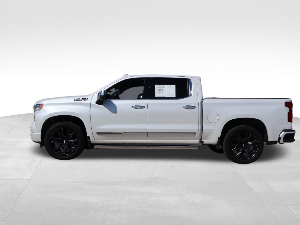 Used 2022 Chevrolet Silverado 1500 High Country w/ Technology Package AWD/4WD image 2