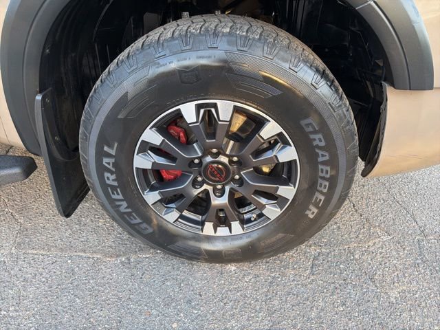 Used 2023 Nissan Titan PRO-4X w/ Pro-4x Convenience Package image 9