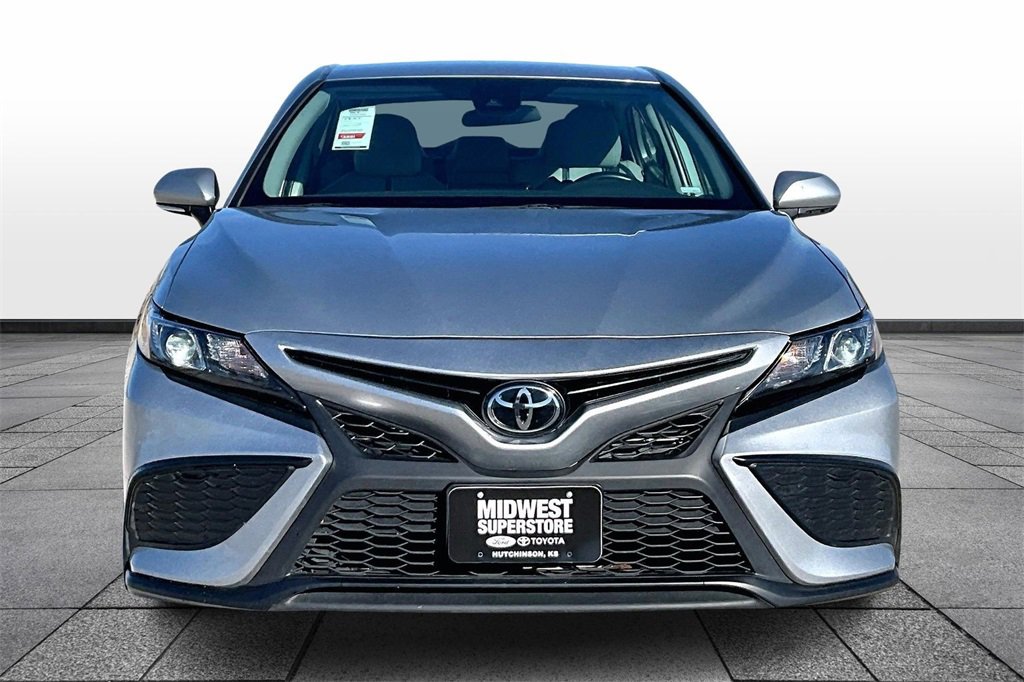 Used 2024 Toyota Camry SE image 3