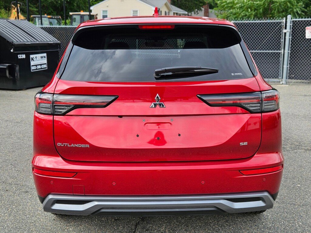New 2025 Mitsubishi Outlander SE image 4