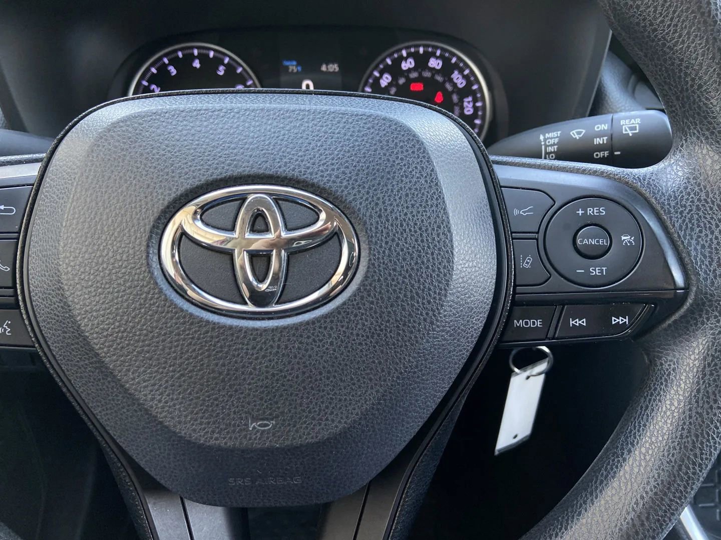 Used 2021 Toyota RAV4 LE AWD/4WD image 12
