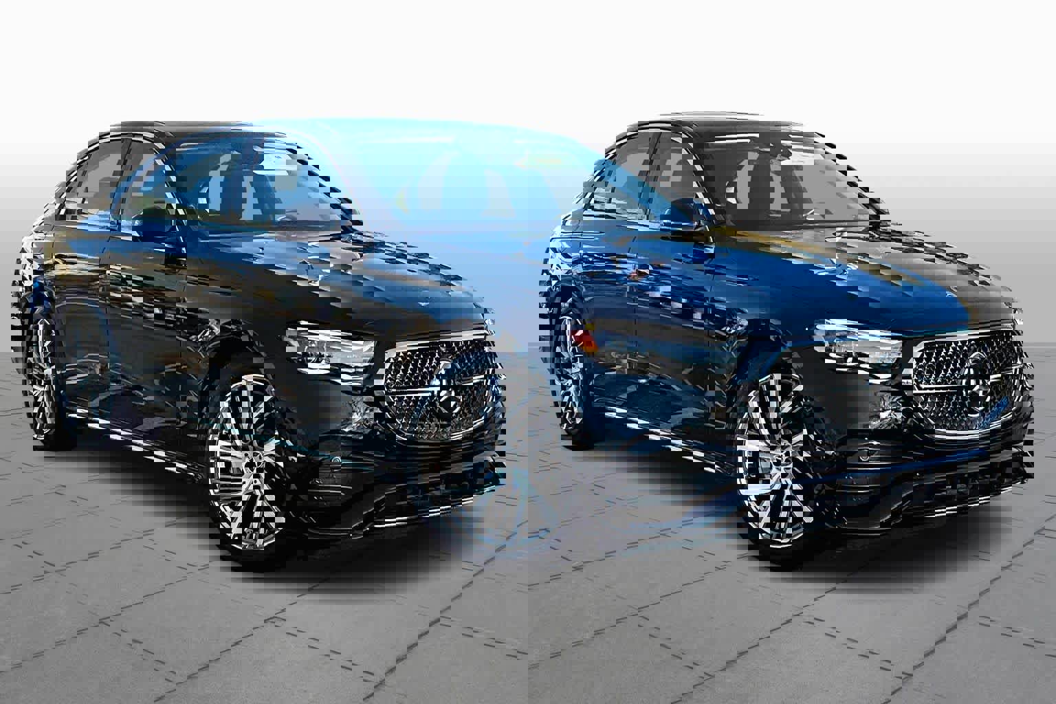 Used 2024 Mercedes-Benz E 350 4MATIC Sedan image 3