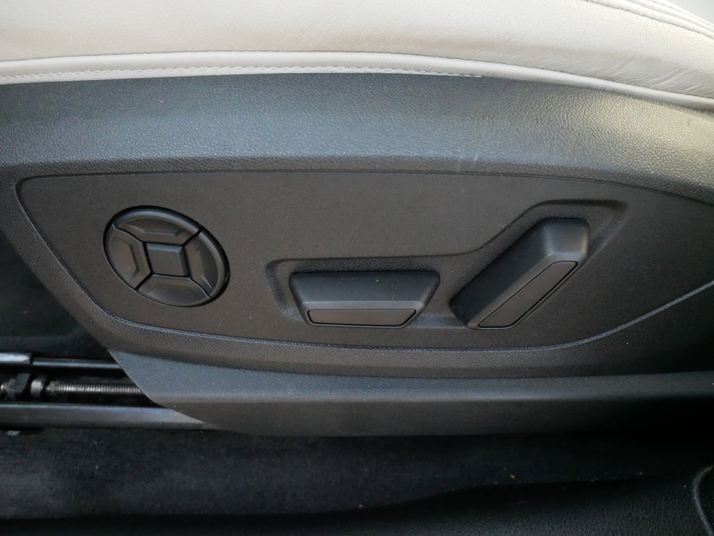 Used 2024 Audi Q8 e-tron Premium Plus image 20