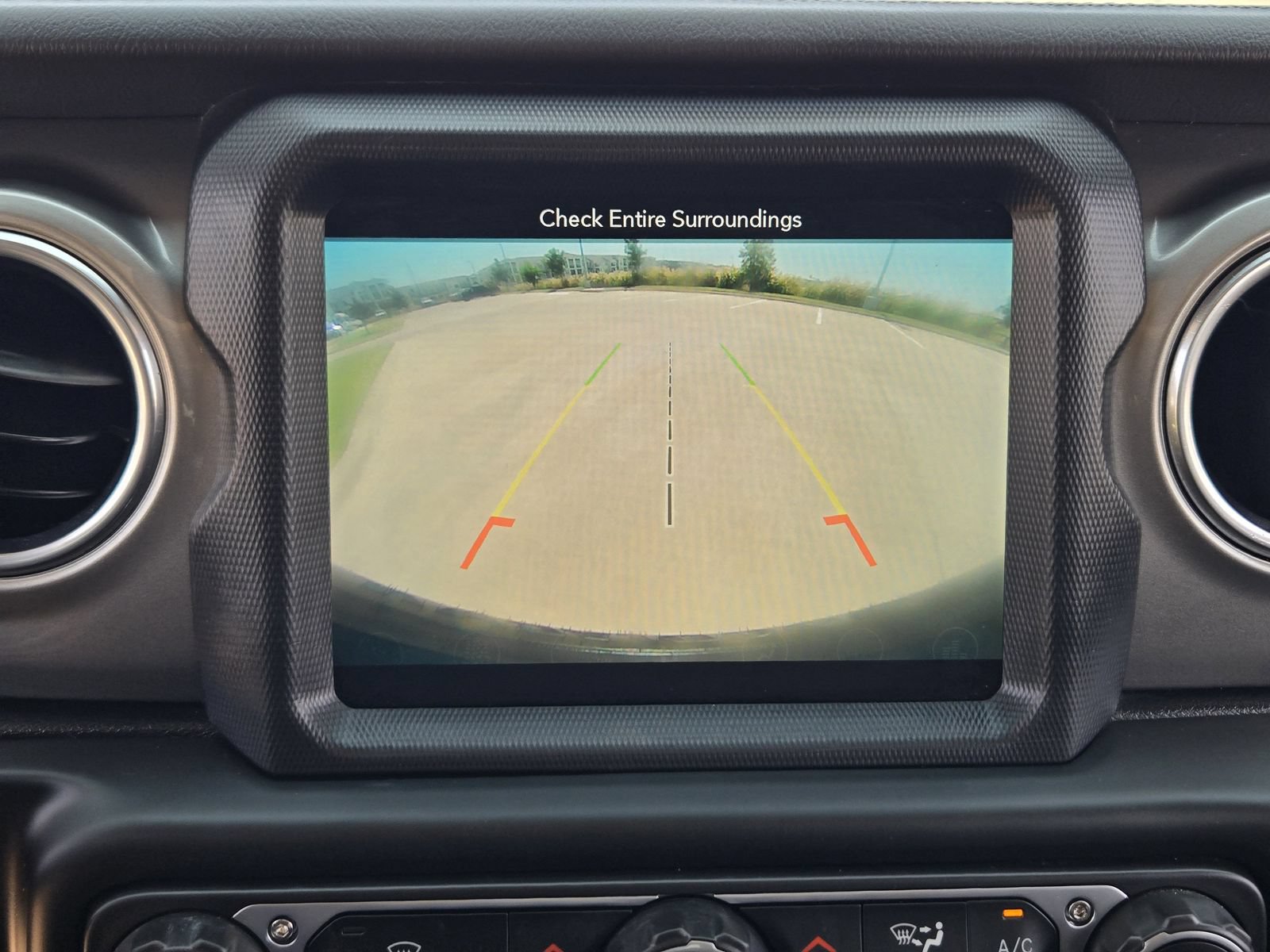 Used 2018 Jeep Wrangler Unlimited Sahara AWD/4WD image 17