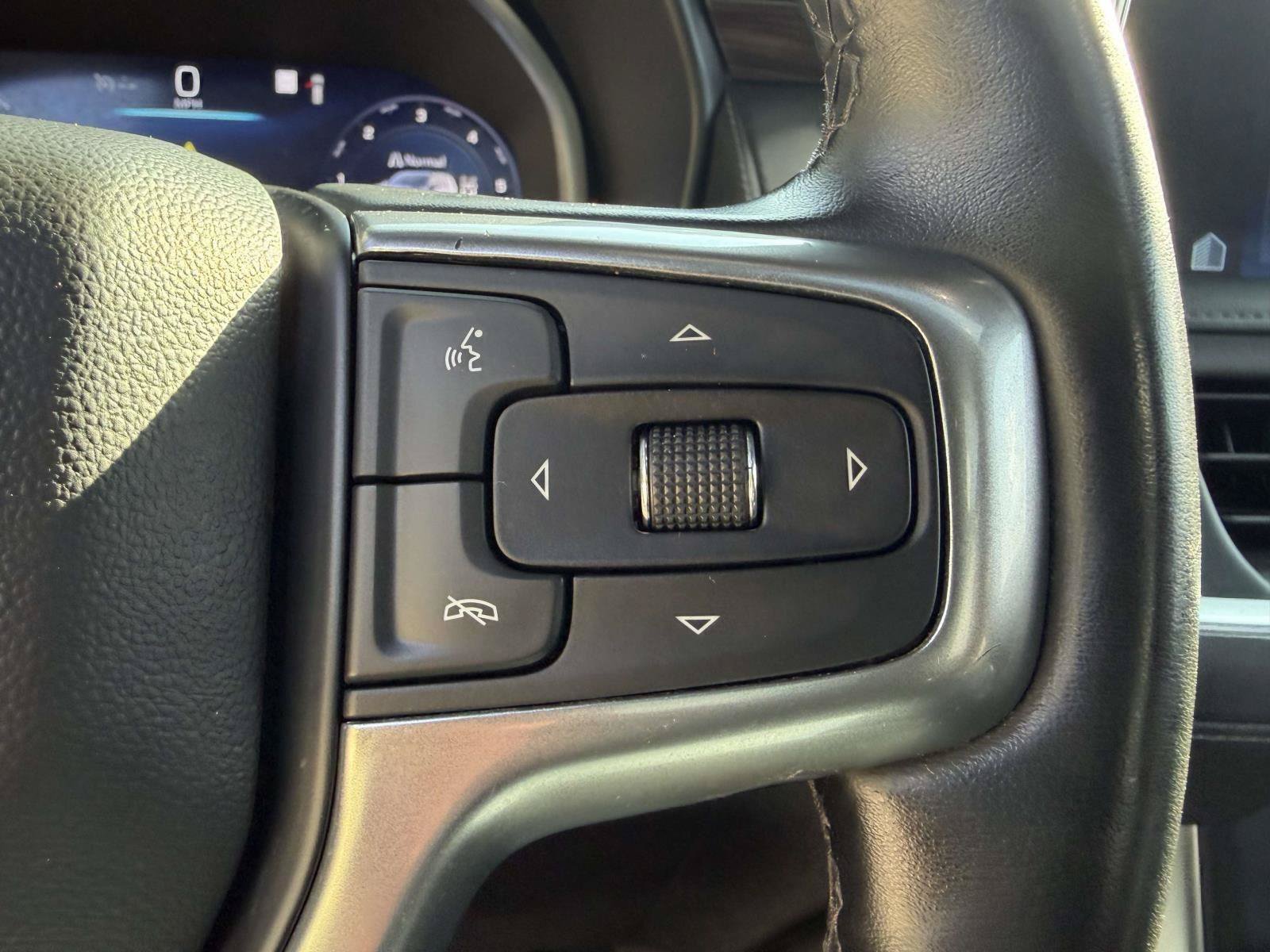 Used 2023 Chevrolet Tahoe Z71 w/ Luxury Package AWD/4WD image 9