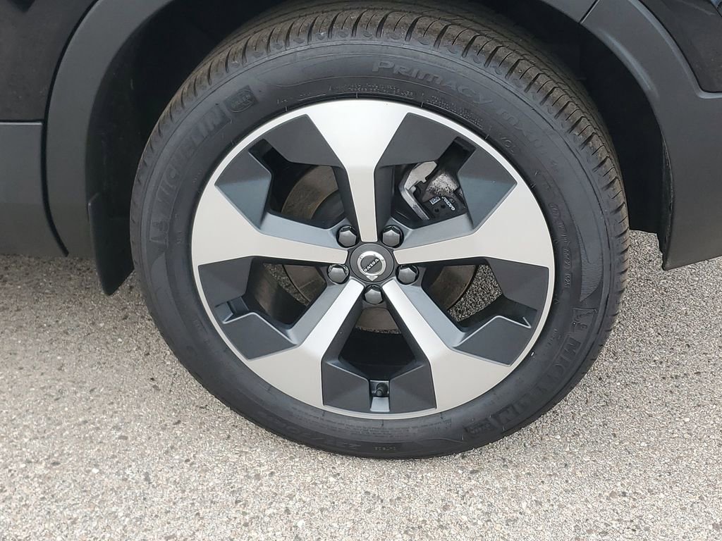 Certified 2026 Volvo XC40 B4 Plus w/ Protection Package Premier image 11