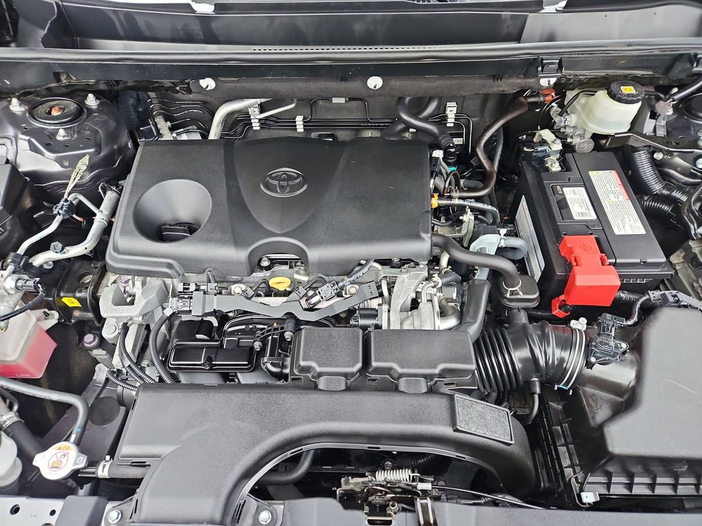 Used 2021 Toyota RAV4 LE image 30