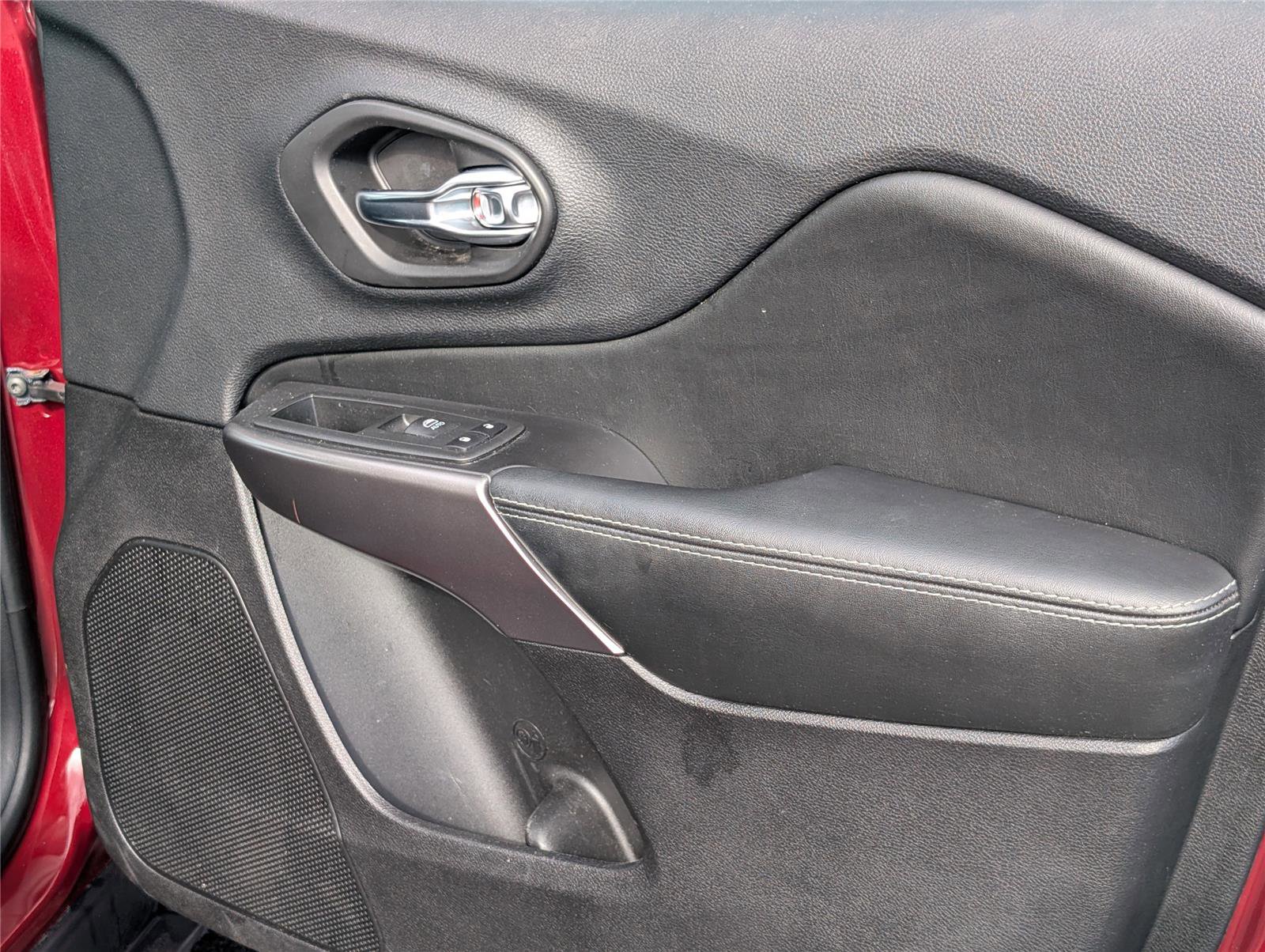 Used 2020 Jeep Cherokee Limited image 37