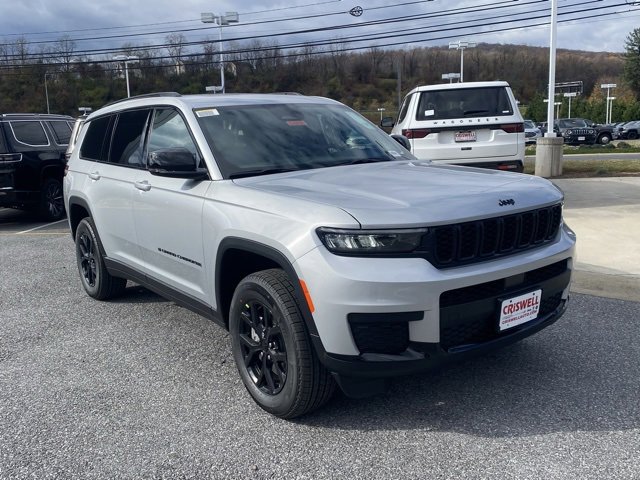 New 2025 Jeep Grand Cherokee L Altitude image 2