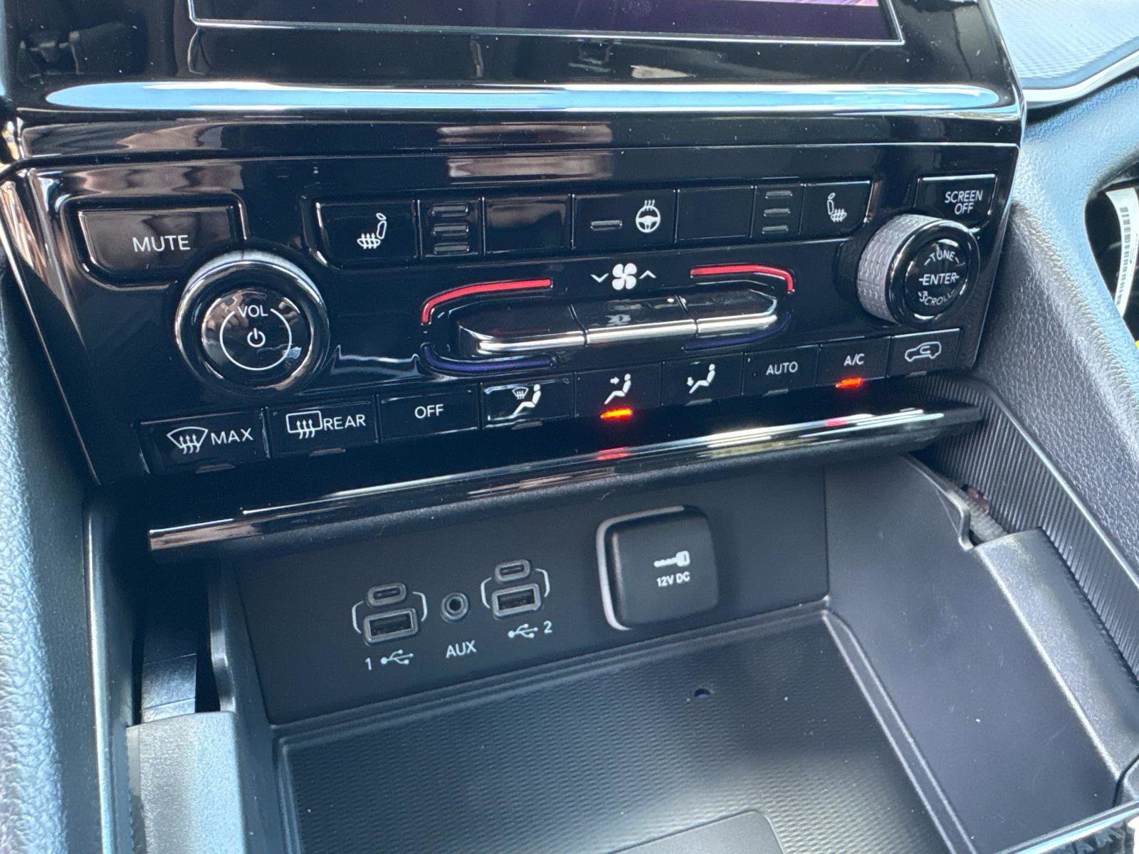 New 2025 Jeep Grand Cherokee Laredo X w/ Luxury Tech Group I image 24