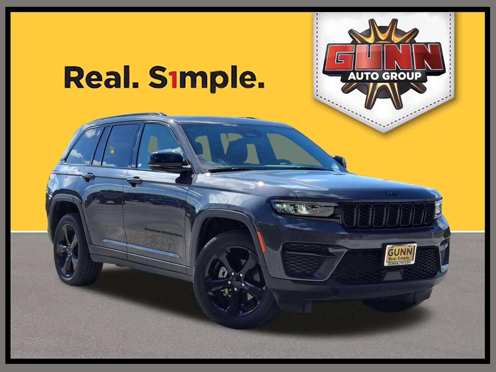 Used 2025 Jeep Grand Cherokee Laredo RWD image 1
