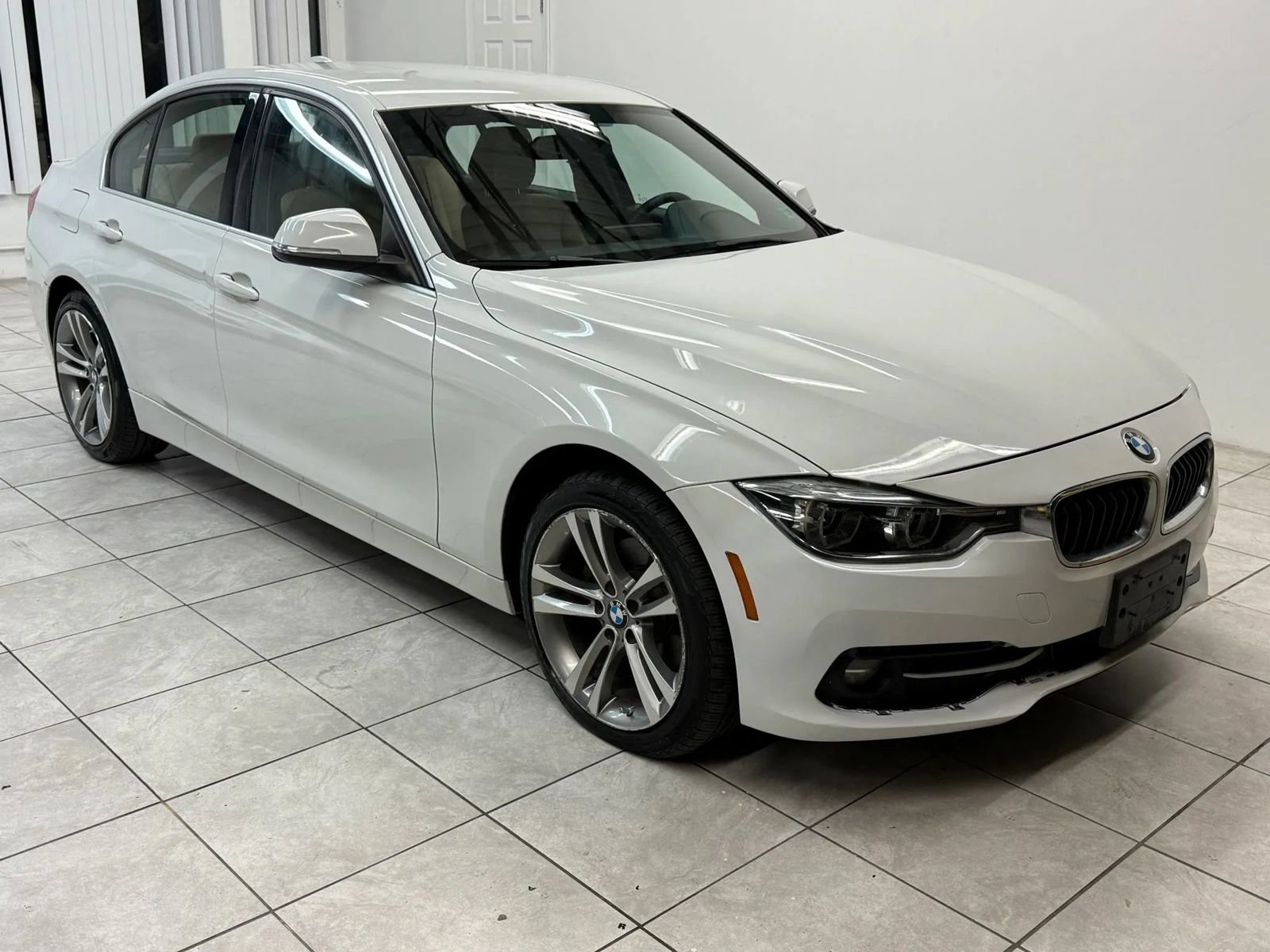 Used 2018 BMW 328d xDrive Sedan AWD/4WD image 1
