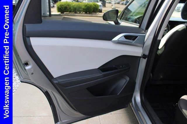 Used 2025 Volkswagen Taos SE w/ Panoramic Sunroof Package FWD image 23
