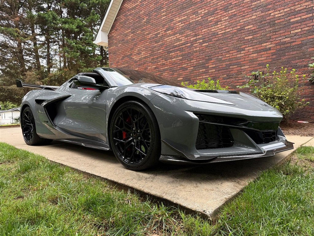 Used 2025 Chevrolet Corvette ZR1 w/ ZR1 Carbon Fiber Aero Package image 32