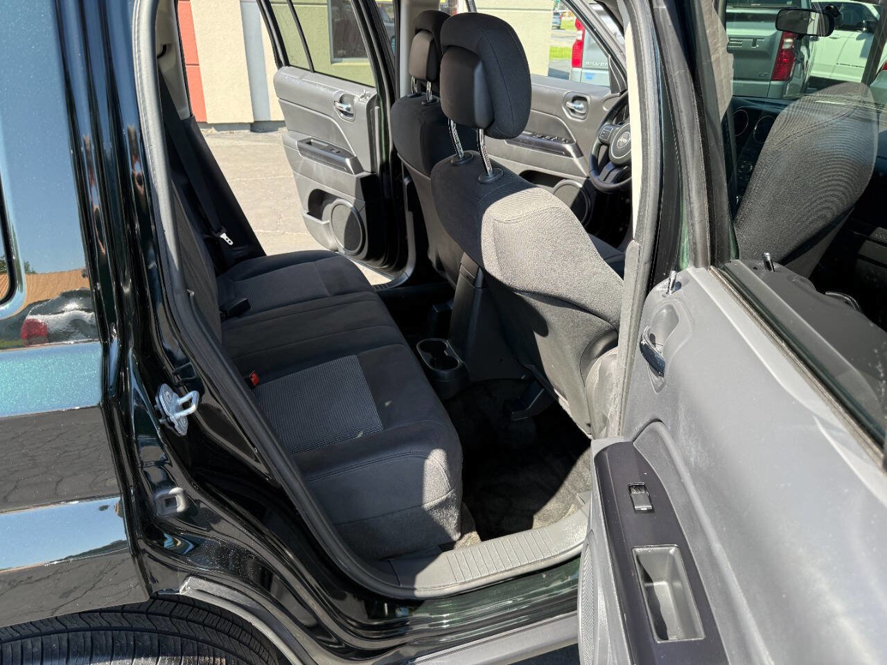 Used 2013 Jeep Patriot Latitude w/ Sun/Sound Group AWD/4WD image 15