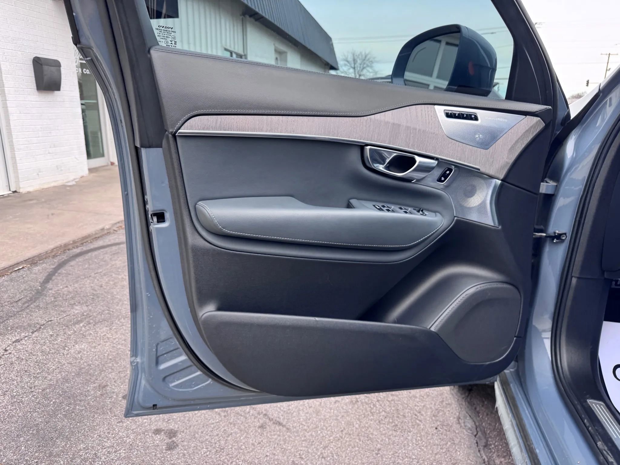 Used 2022 Volvo XC90 T6 Inscription w/ Lounge Package image 21