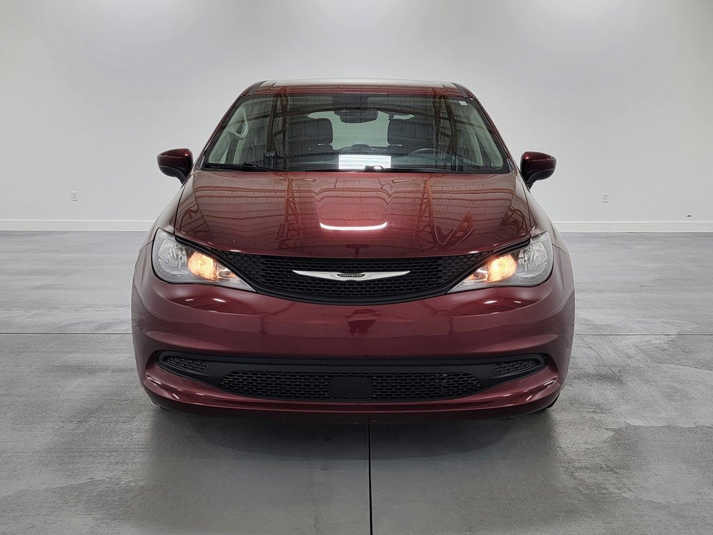 Used 2023 Chrysler Voyager LX FWD image 3