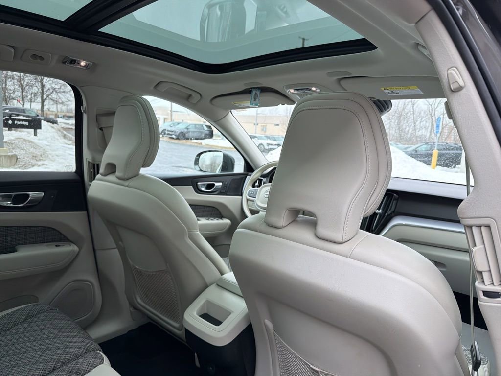 Used 2021 Volvo XC60 T5 Momentum image 15