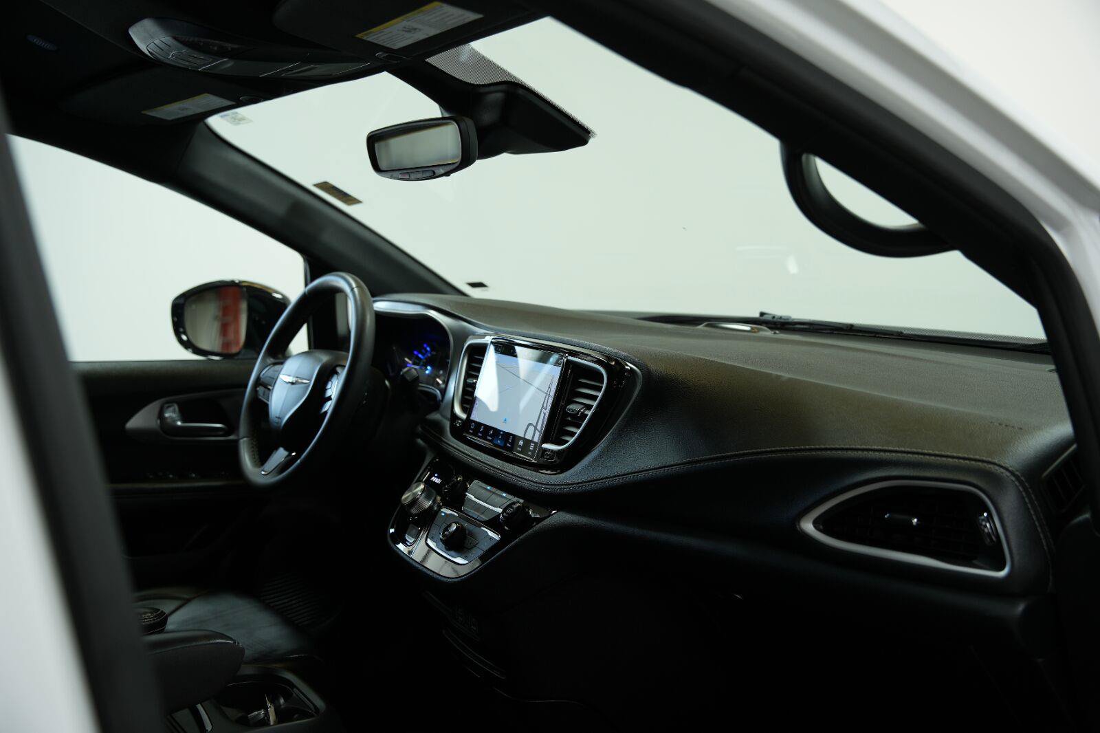 Used 2024 Chrysler Pacifica Limited FWD image 22