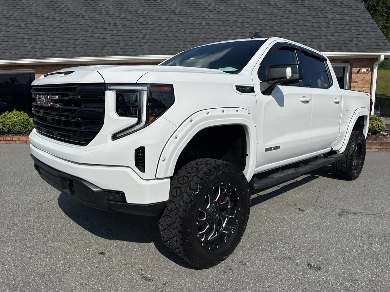 Used 2023 GMC Sierra 1500 Elevation w/ Preferred Package image 4